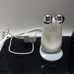 NuFACE Trinity  Facial Toning Device + Cradle + AC Charger ~ Works